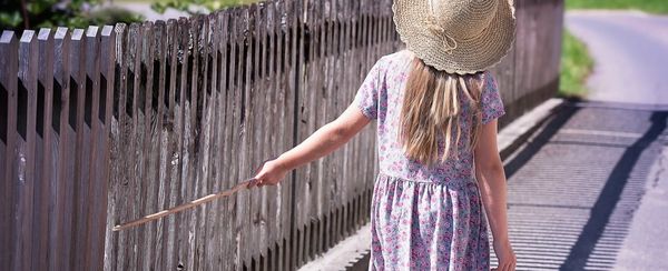 Wszechstronne i ponadczasowe ogrodzenie drewniane