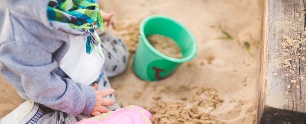 Dlaczego warto wybrać drewniane piaskownice dla maluchów?